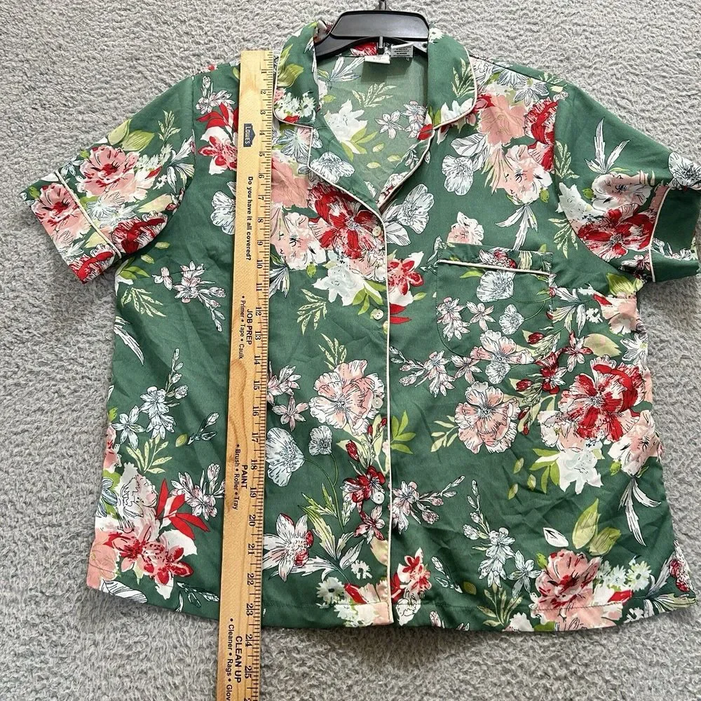 Cupcakes And Cashmere Pajama Top Womens Medium Green‎ Floral Silky Button Up